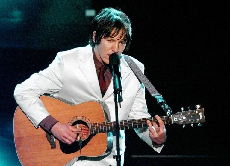 This image is about the singer/songwriter Elliot Smith