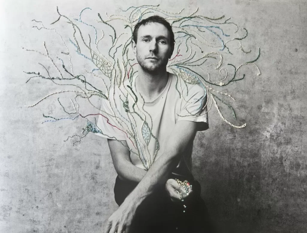 This image is about the singer Novo Amor